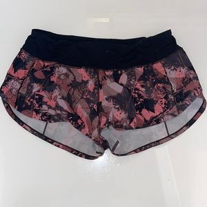 6 lulu pattern shorts